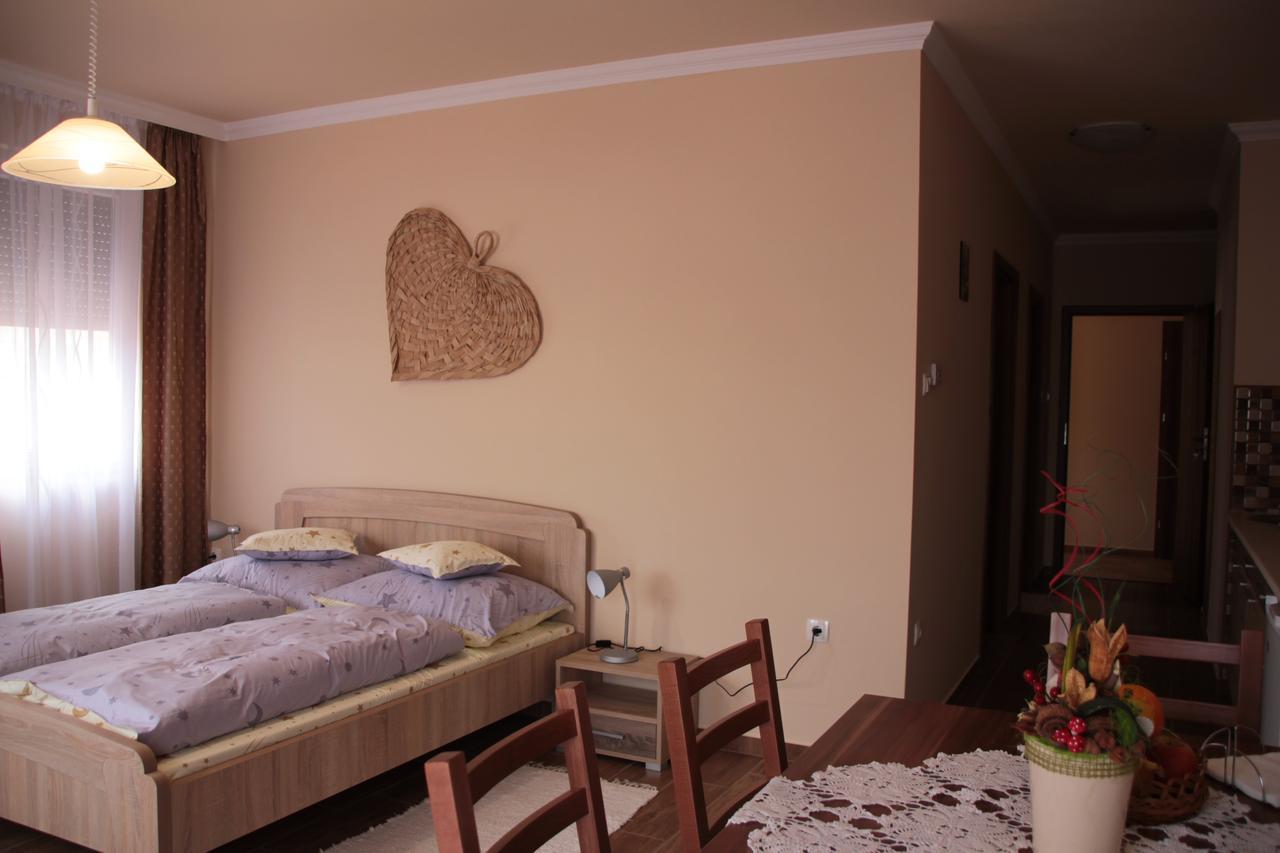 Imola és Andrea Apartmanház 2 Hajduszoboszlo Exterior foto