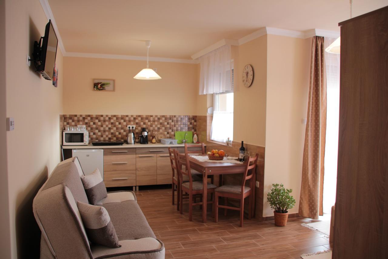 Imola és Andrea Apartmanház 2 Hajduszoboszlo Exterior foto