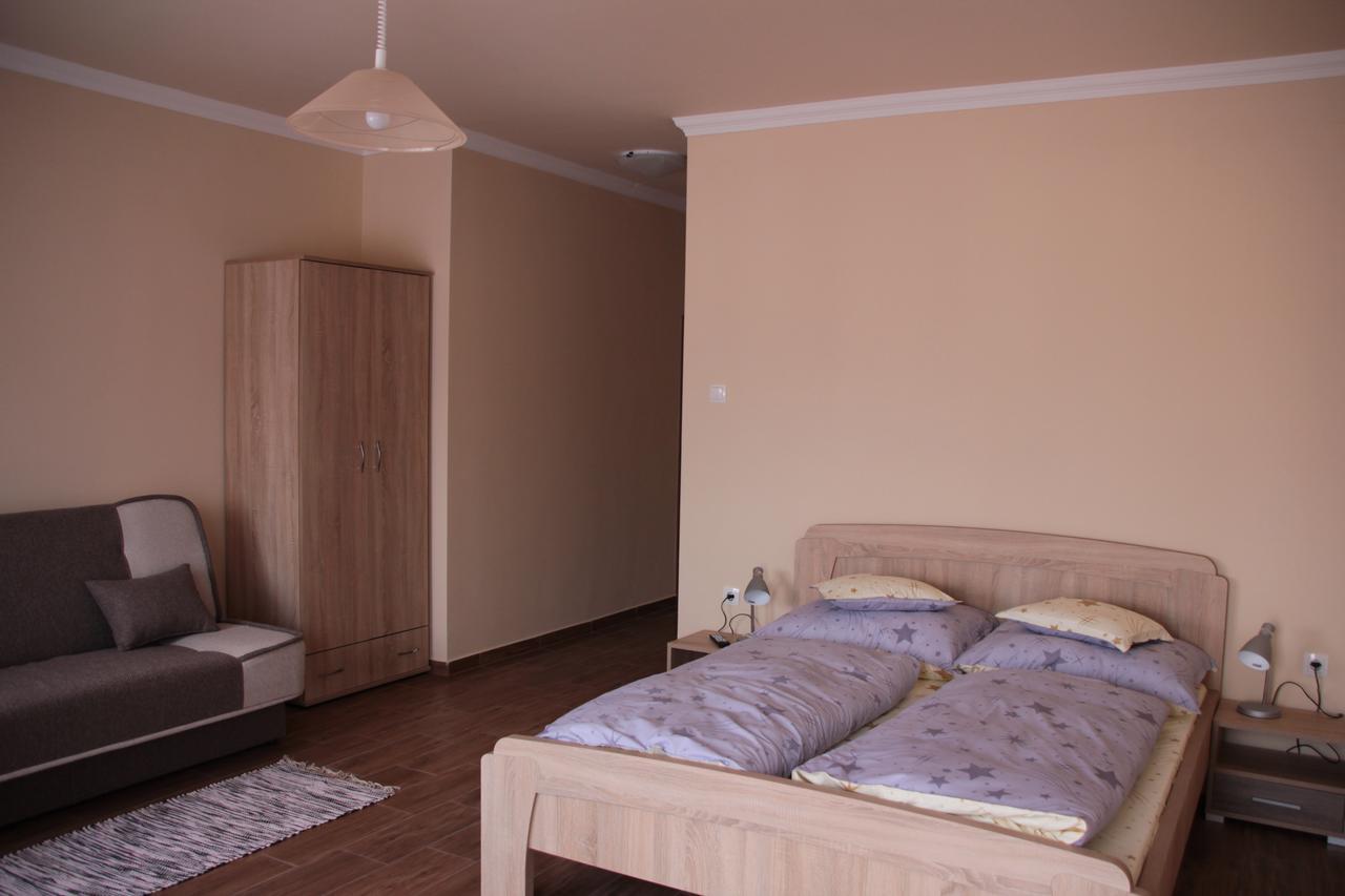 Imola és Andrea Apartmanház 2 Hajduszoboszlo Exterior foto